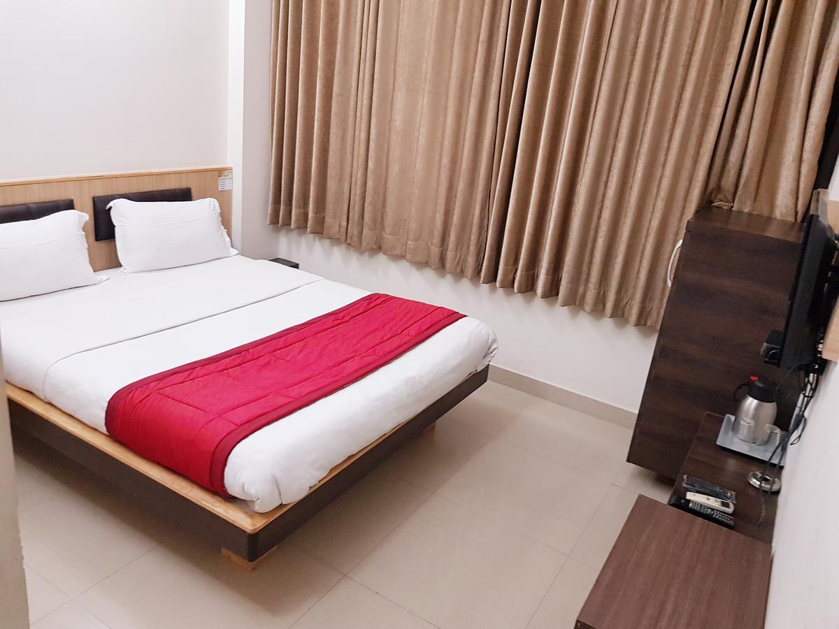 Hotel Sivaranjani イーロードゥ エクステリア 写真